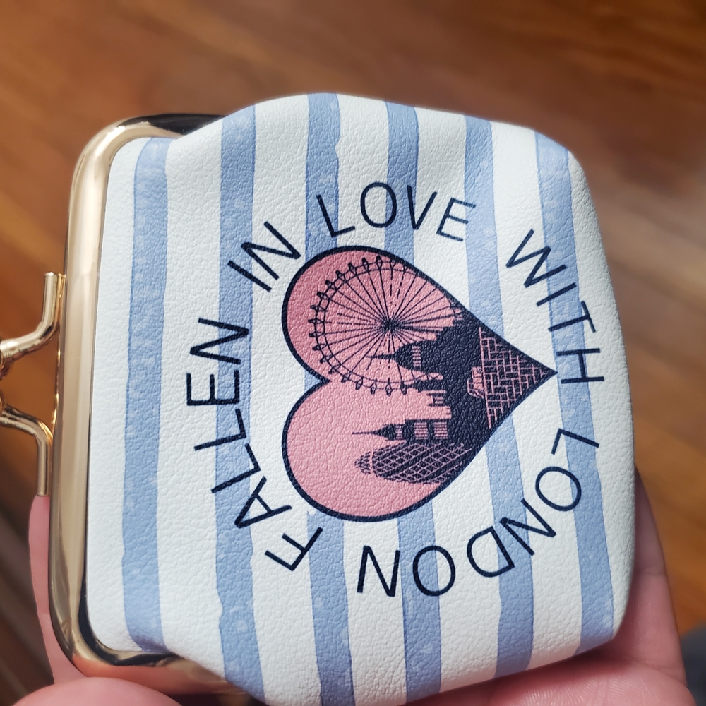 Atmosphere Kiss Lock Fallen in Love with London Striped Coin Purse